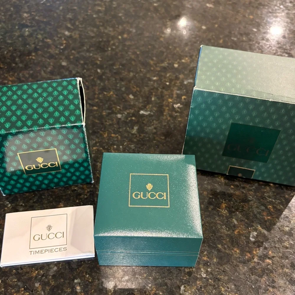 Gucci Gold Timepiece with Interchangeable Bezels - Picture 9 of 9